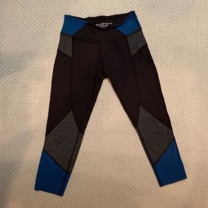 BEYOND YOGA Black Blue Gray Capri Leggings Small